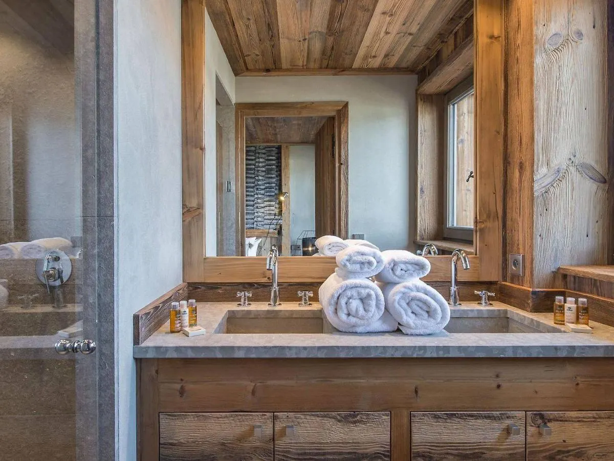 Superbe Appartement De 4 Chambres Au Centre De Courchevel 1850, Proche Des Pistes Et Commerces - Fr-1-564-79